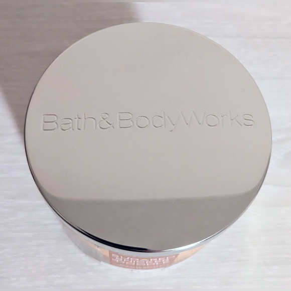 Bath And Body Works Sugared Snickerdoodle 3 Wick Candle New Holiday Bakery - Picture 2 of 5